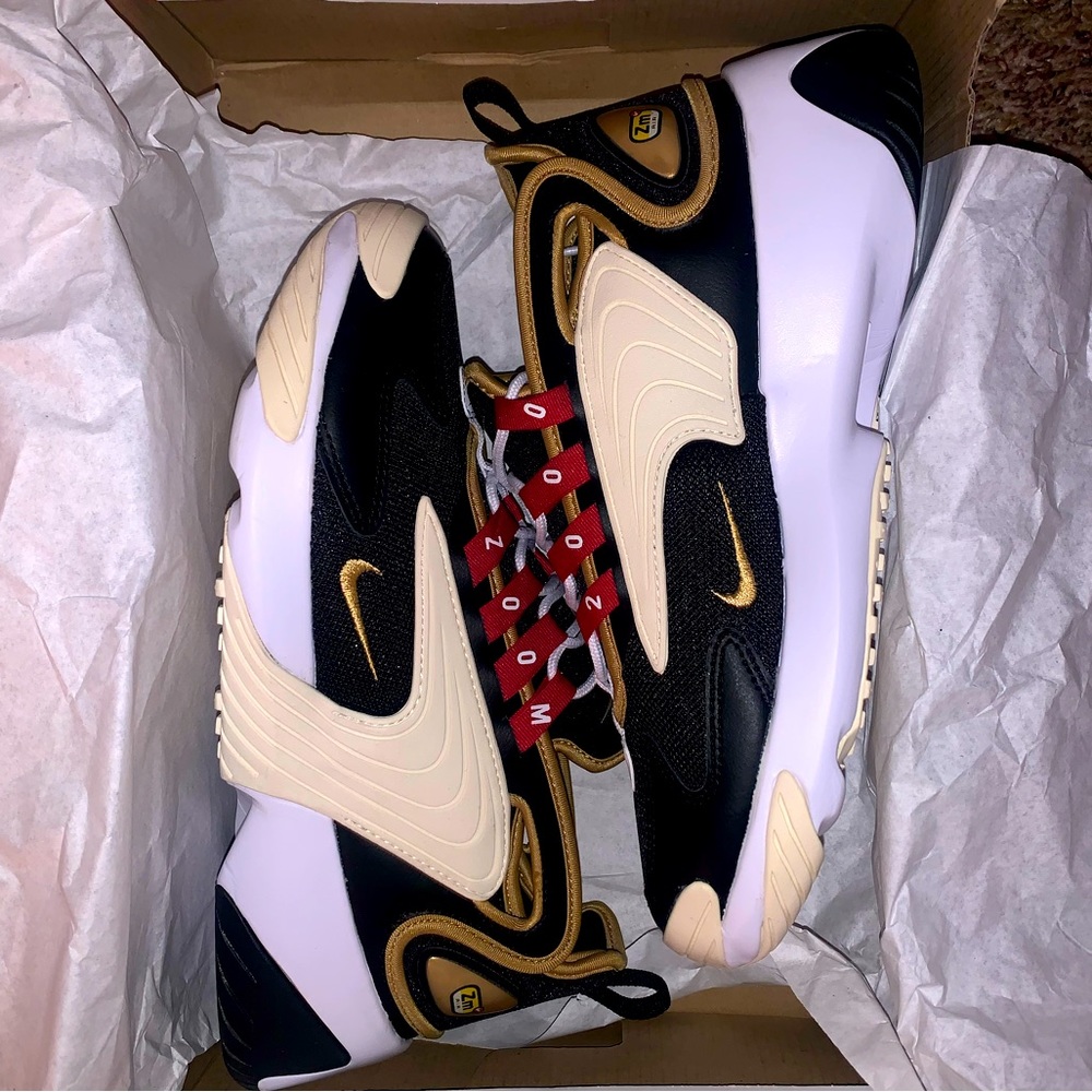 BRAND NEW WOMENS Zoom 2K 'Icon Clash - Black Metallic Gold' size 7.5